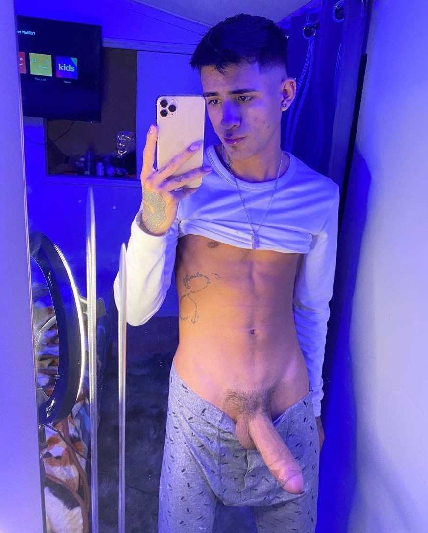 Big Dick Selfie - Selfie boy with a huge dick - Nude Latino Boys